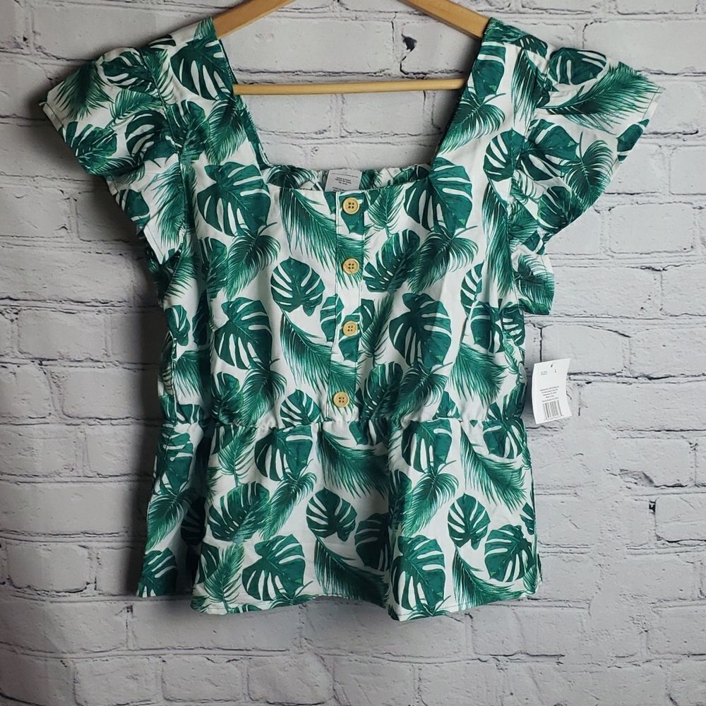 NWT 5 Style Tropical Green Top
